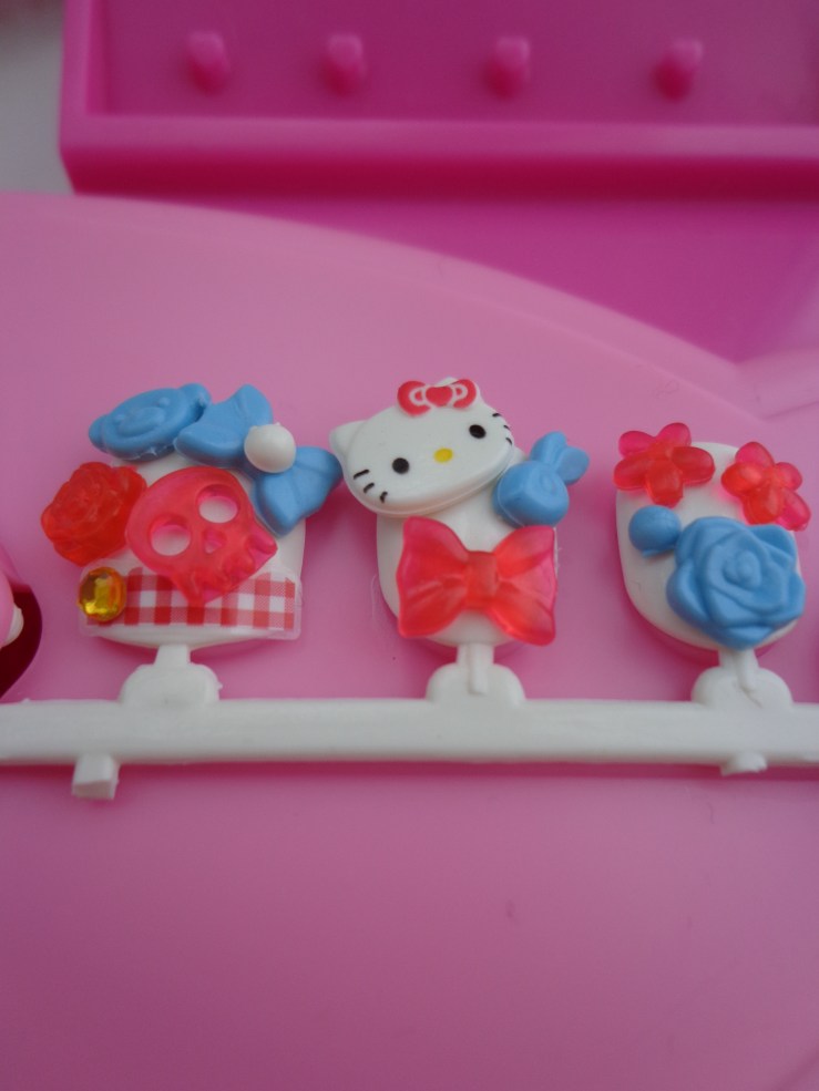 hello kitty nail art