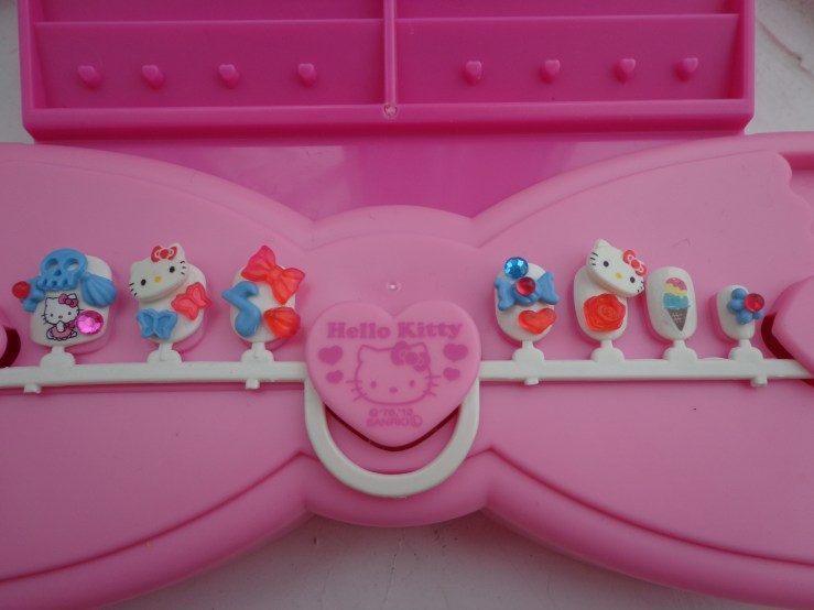 hello kitty nail art